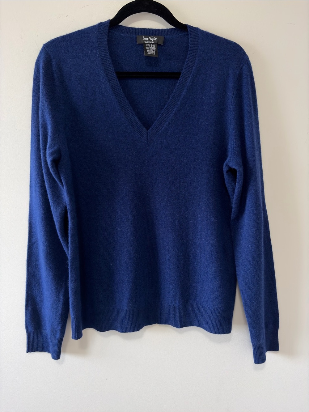 Lord & Taylor 100% Cashmere V-Neck Sweater – Size Large